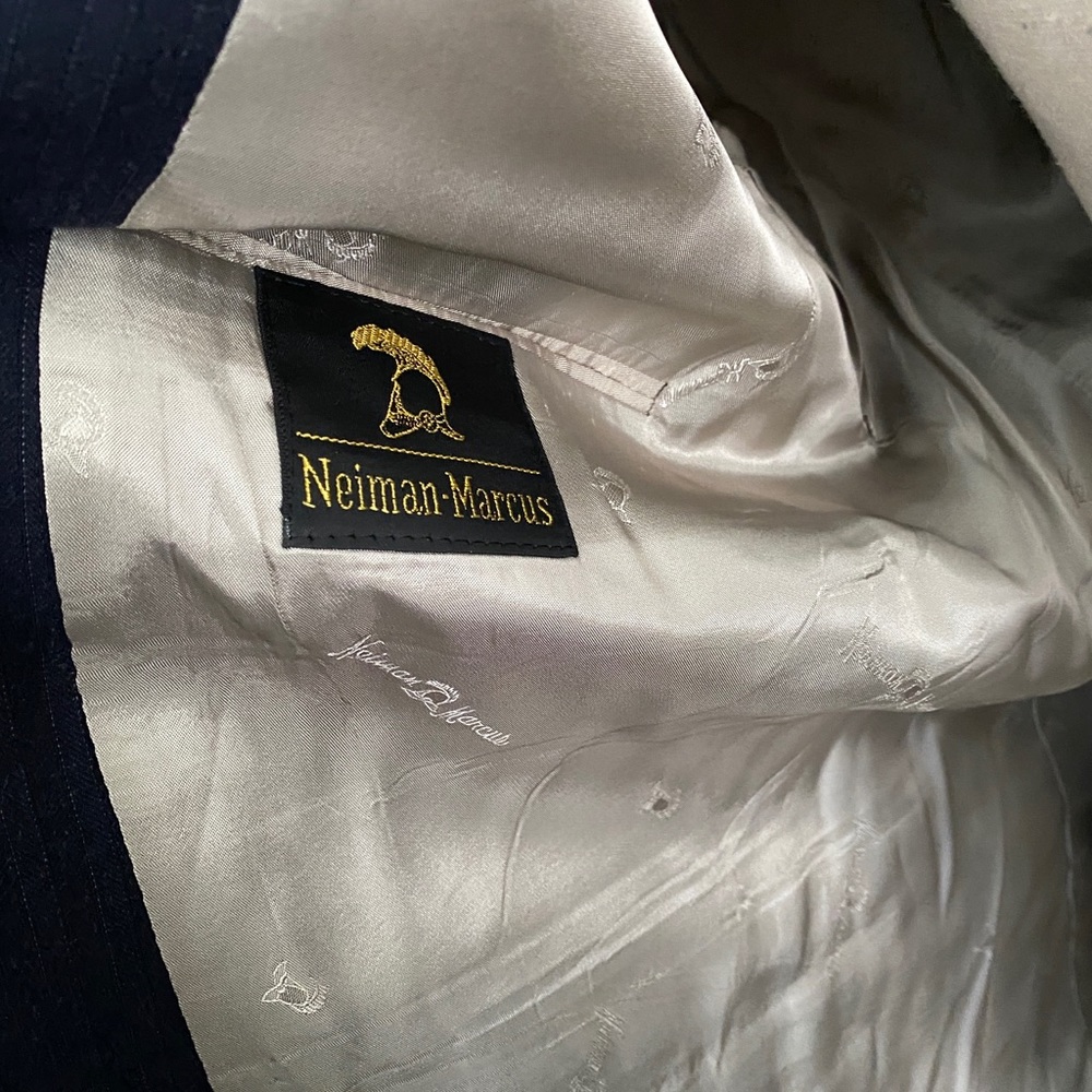 Sold!!!!!Neiman Marcus Navy Blue Pin Striped Blazer - Picture 12 of 14